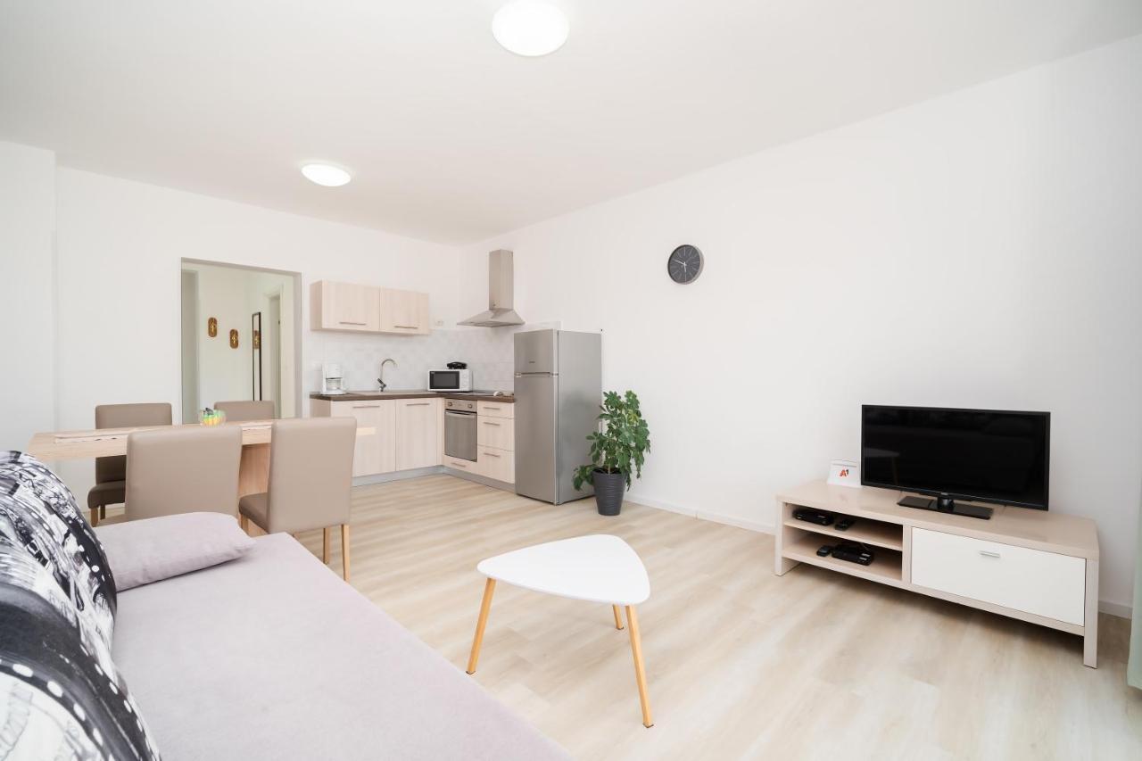 Apartments Oriana Рабац Екстер'єр фото